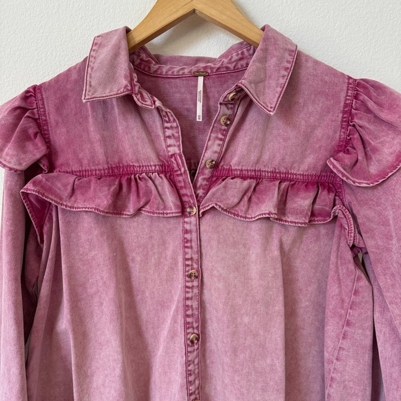 Free People Samantha Pink Acid Wash Ruffle Denim Button Down Top XS - Picture 4 of 11